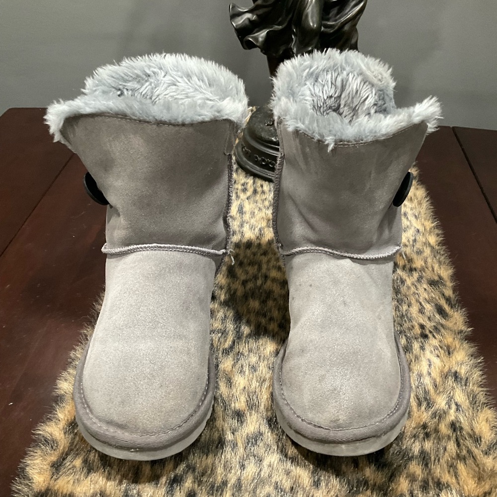 UGG ONE‎ BUTTON LEATHER BOOTS